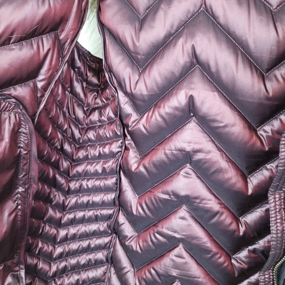 Calvin Klein Plum Puffer Vest size S - Picture 7 of 9